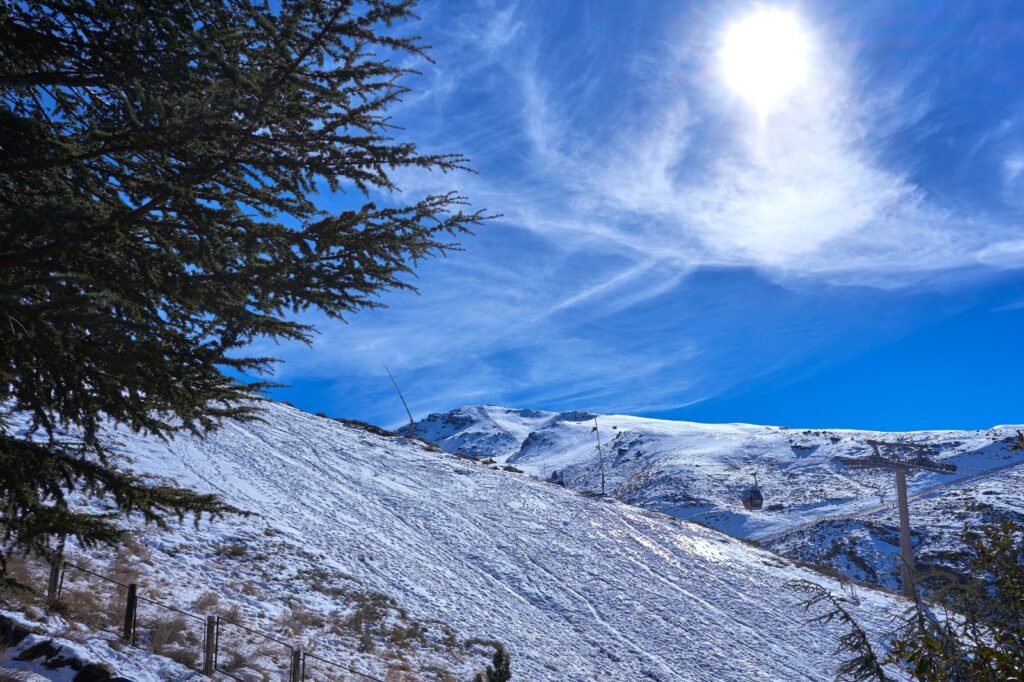 Wide off-piste ski run in Sierra Nevada Granada with fresh snow and mountain backdrop